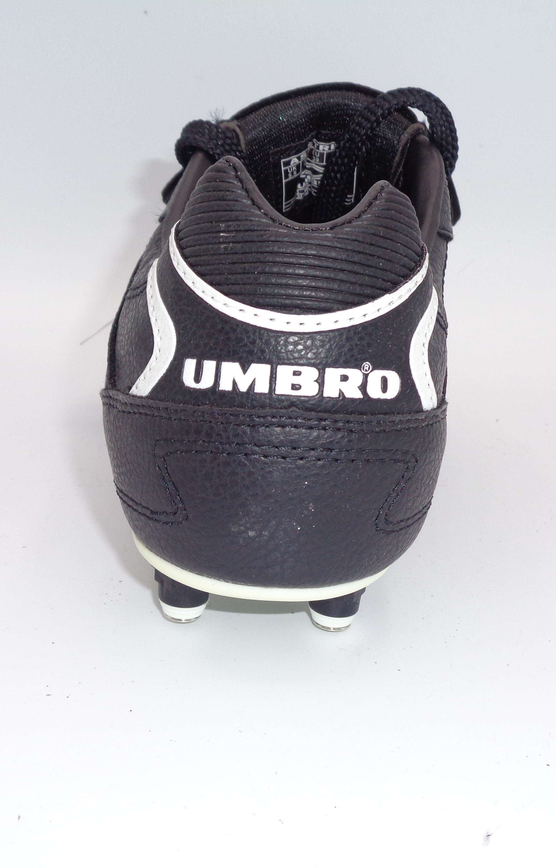 UMBRO AS STRIKE FOOTBALL BOOTS - UMBRO - SIZE 5.5