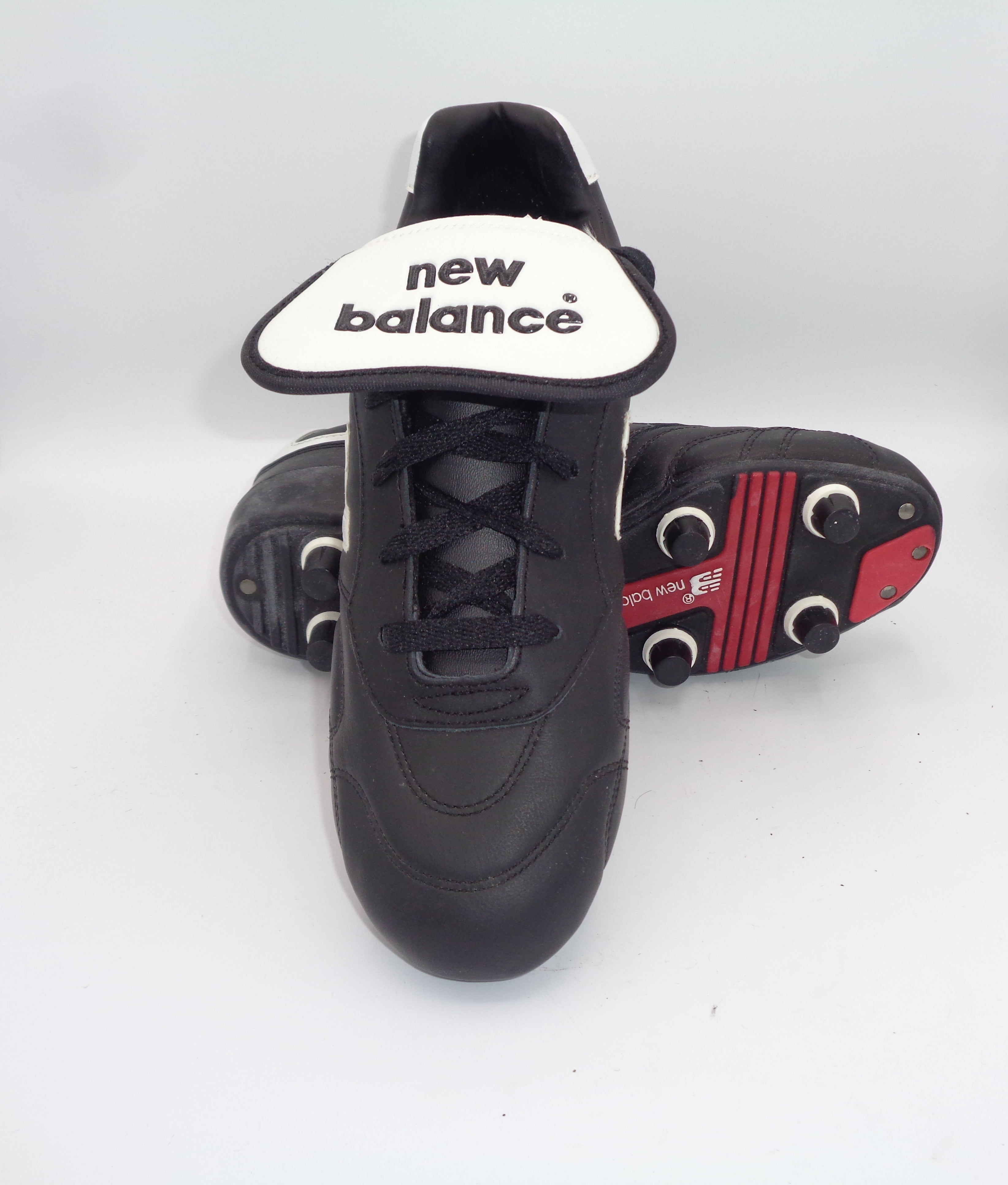 NEW BALANCE STRIKER FOOTBALL BOOTS - NEW BALANCE - SIZE 5.5