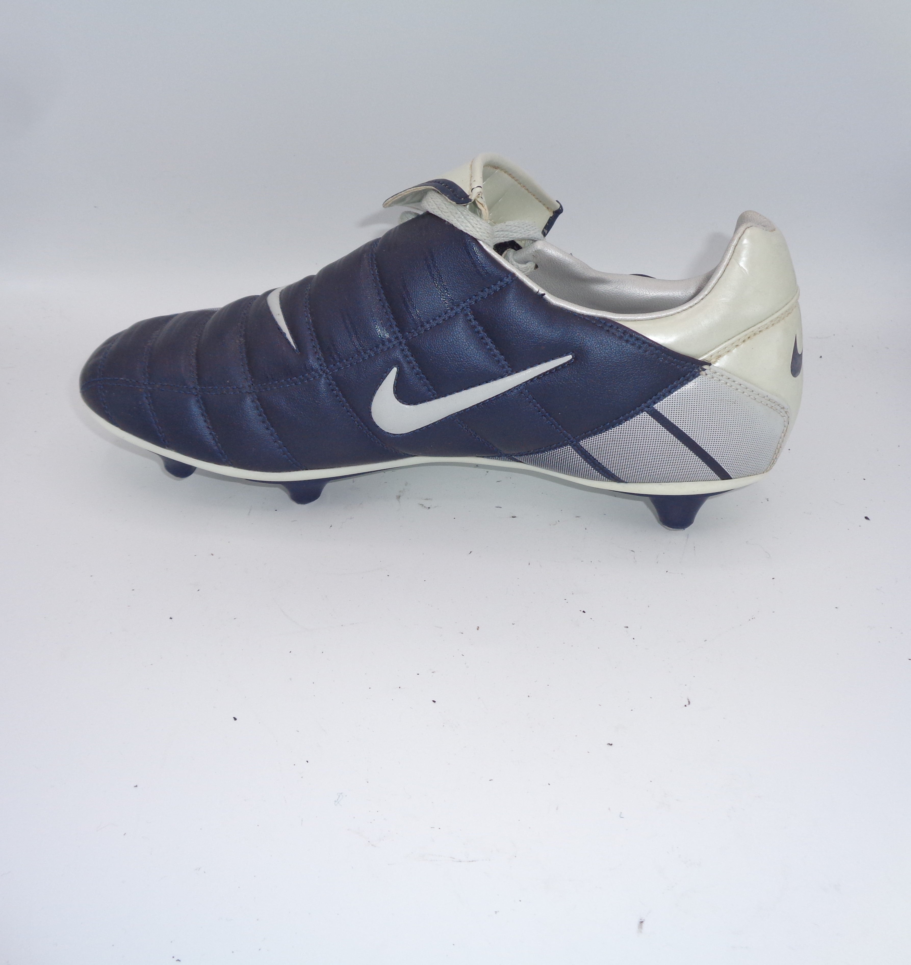 NIKE T90 2004 GREY NAVY FOOTBALL BOOTS - NIKE - T90 - SIZE 5